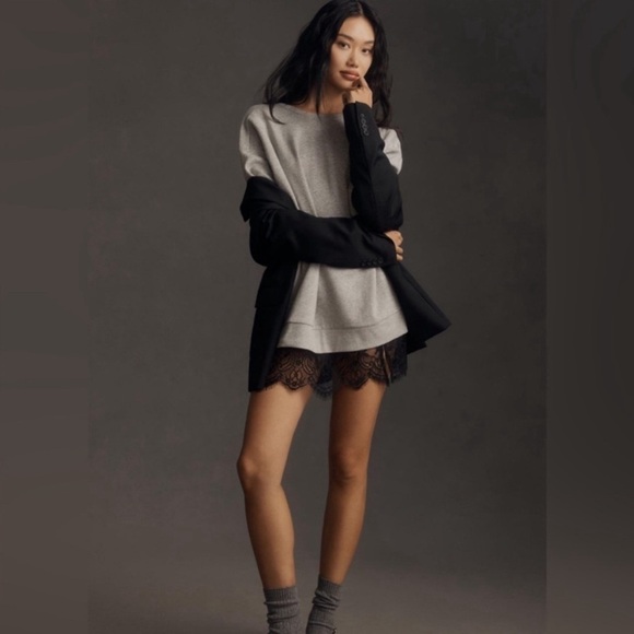 Anthropologie Pilcro Gray Open Back Top w/ Black Lace Trim Size Medium Like New - Picture 2 of 7